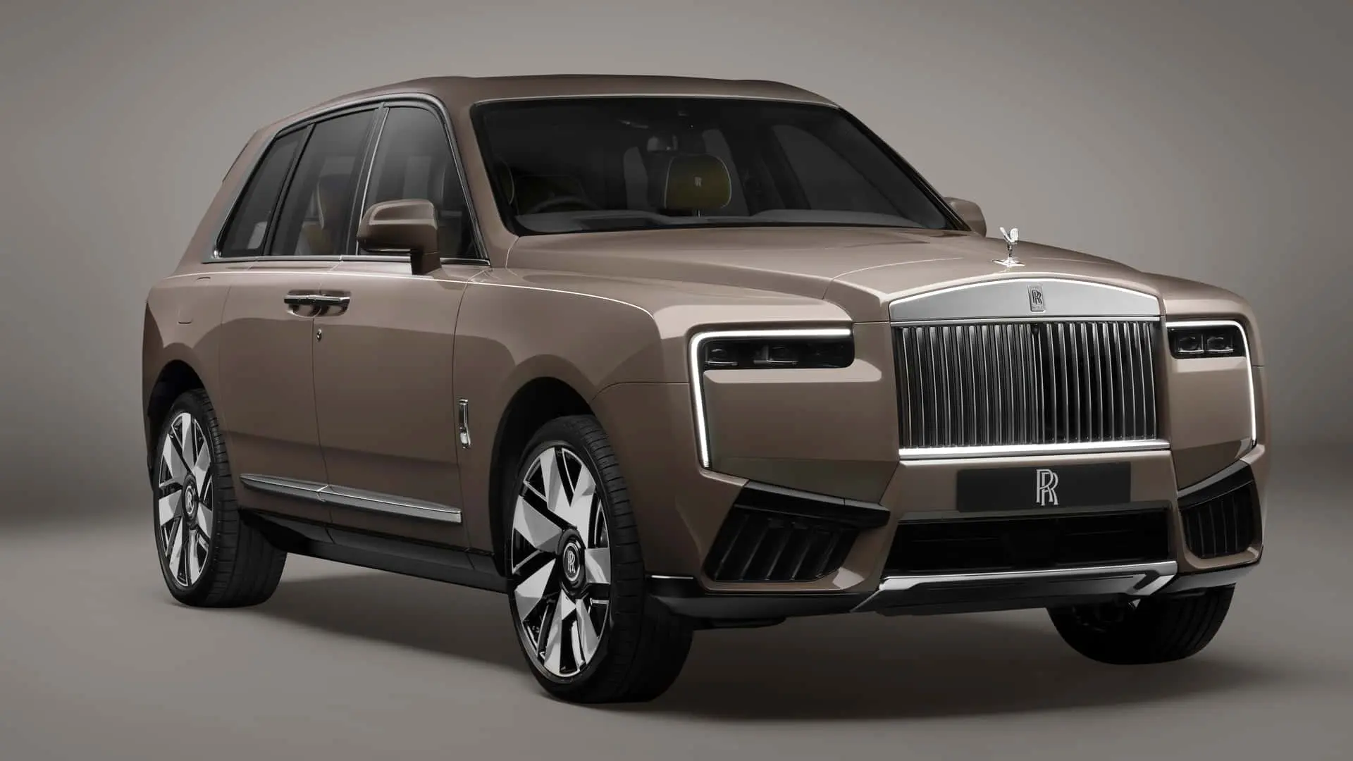 Rolls-Royce Cullinan 2025: первый рестайлинг величественного внедорожника