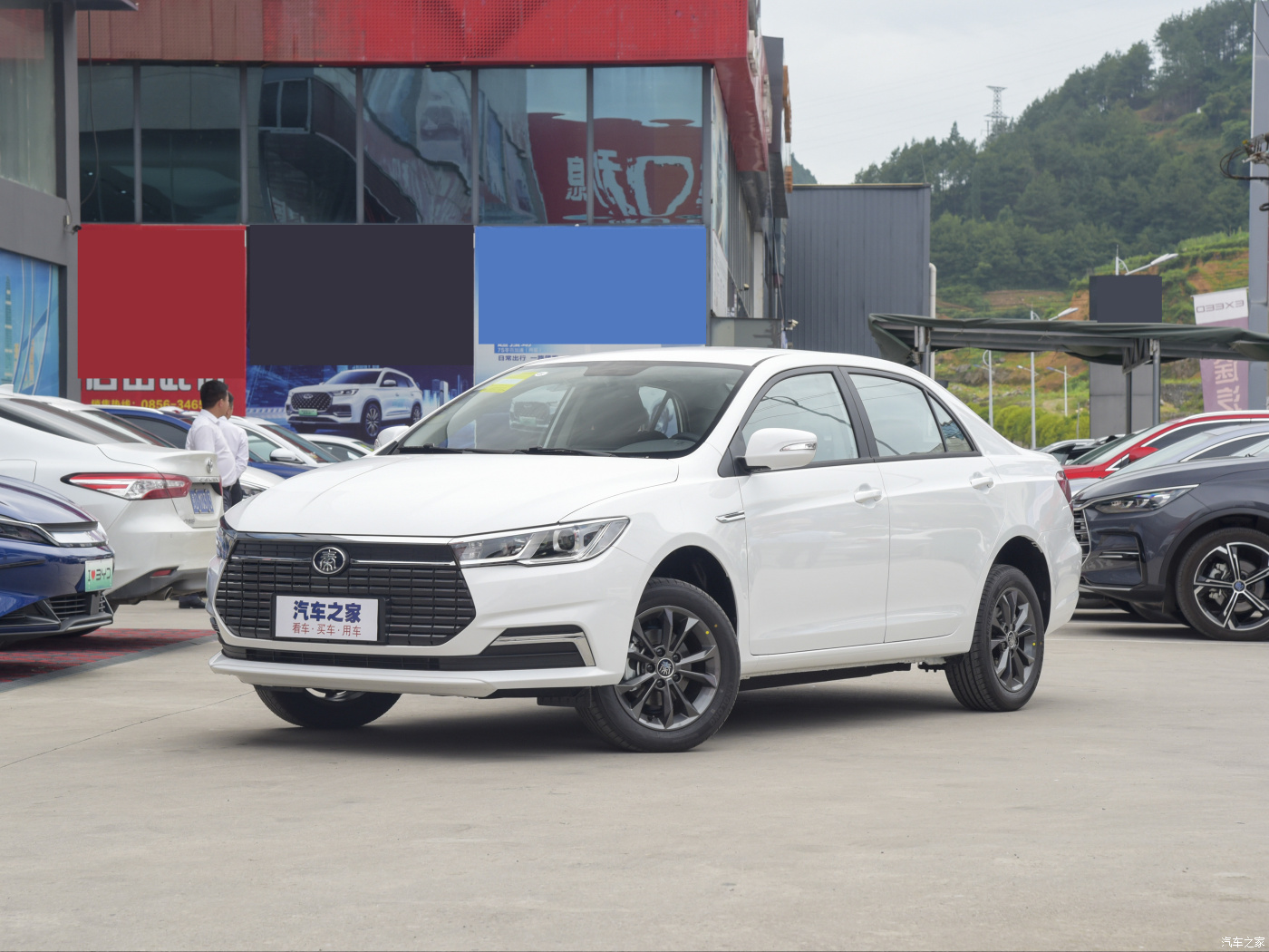 BYD Qin EV 2023: популярный электрический седан