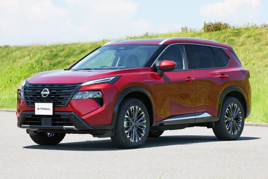 Nissan X-Trail 2025: рестайлинг и драйверская версия Nismo
