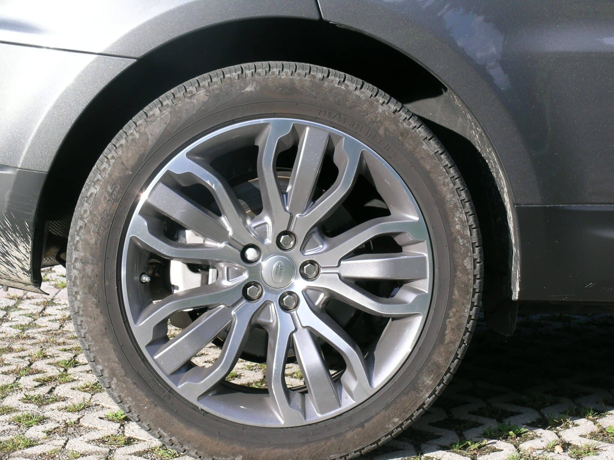 В РФ могут разрешить регистрировать угнанные в недружественных странах авто