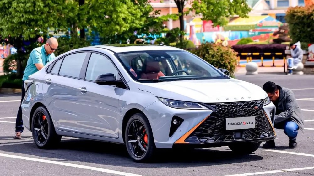 Omoda S5 GT 2023 (Chery Arrizo 5 GT): спортивный седан который может появиться в России