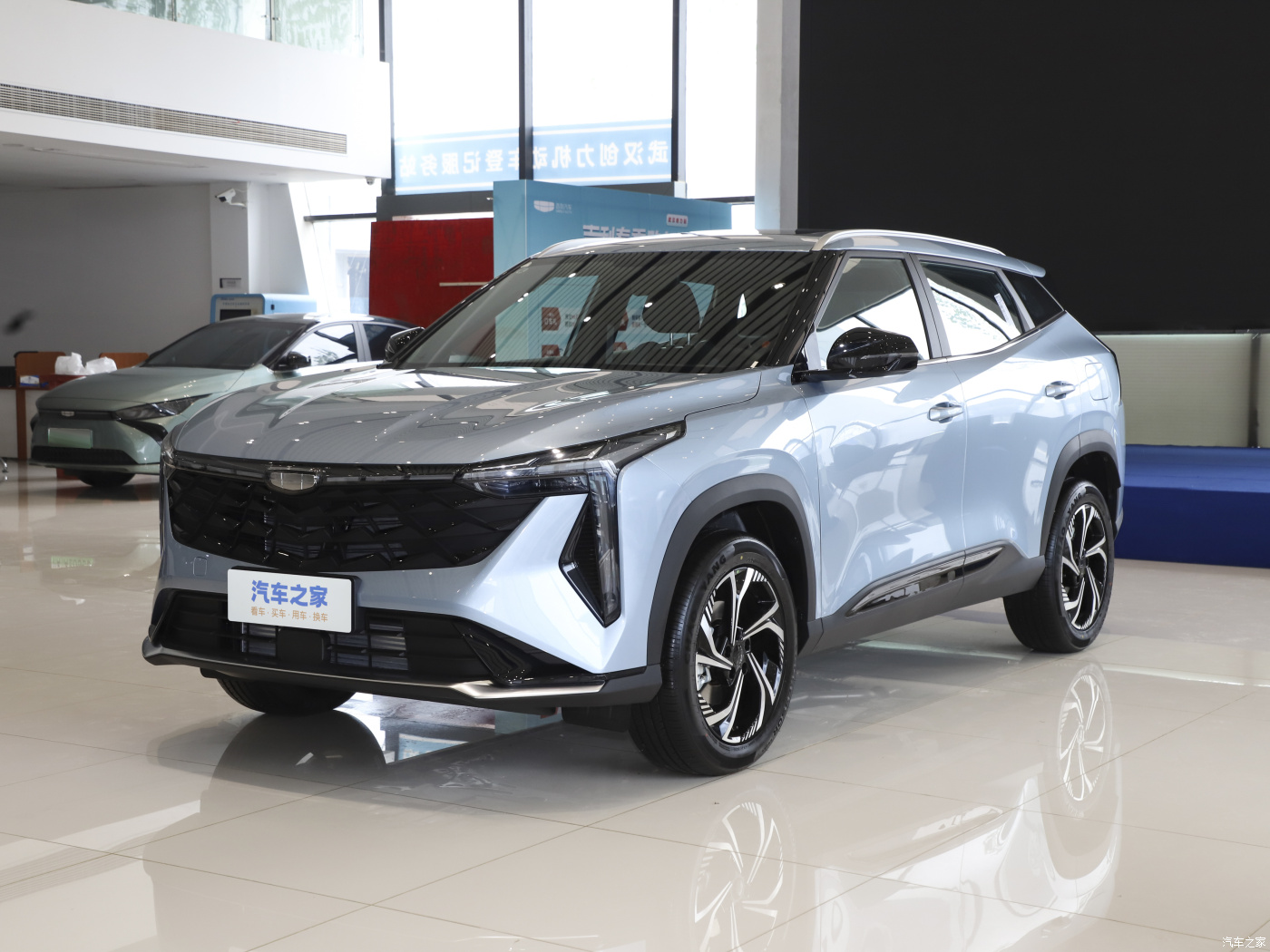Geely Atlas 2023 второго поколения: все подробности о новом кроссовере