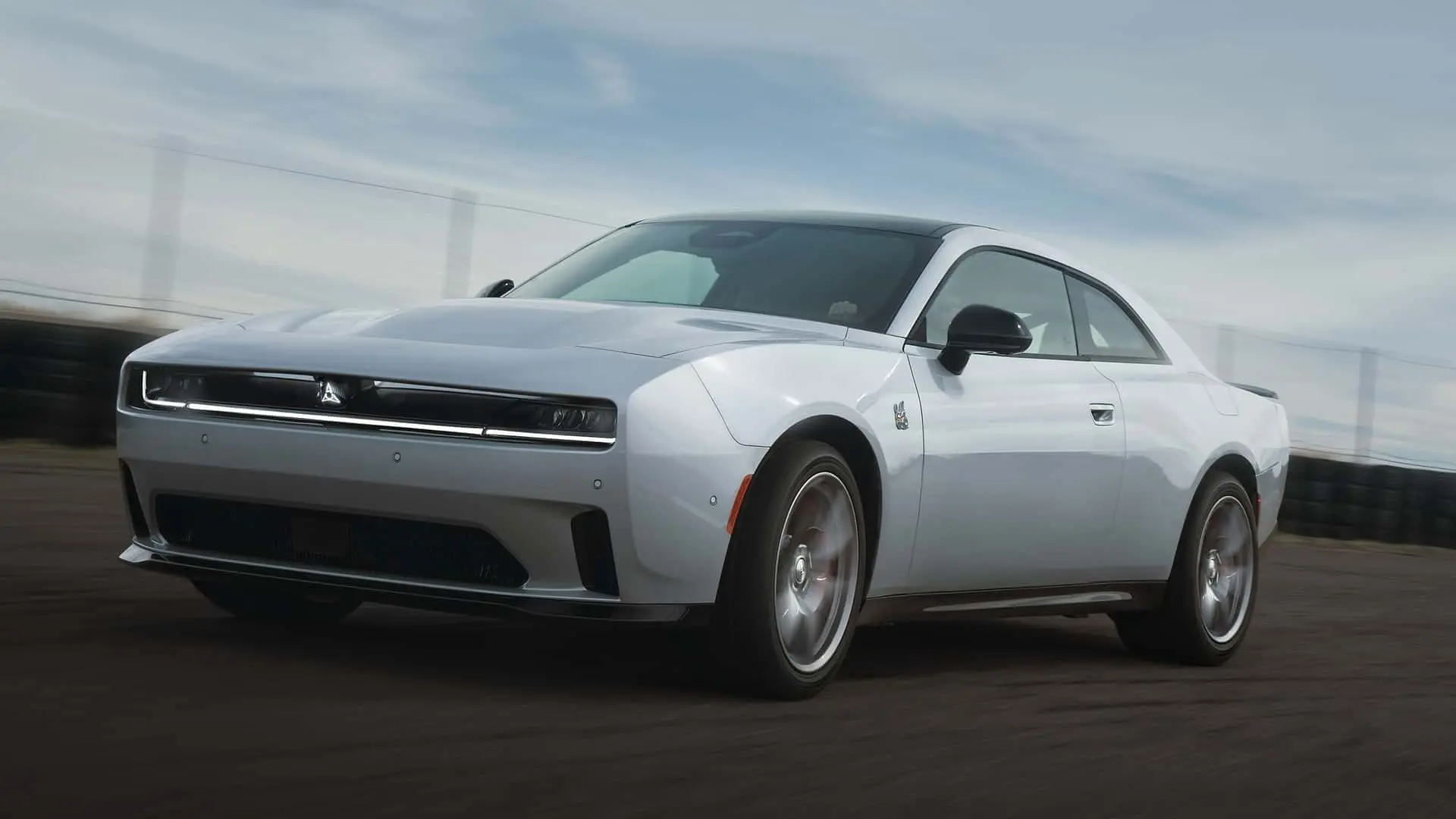 Dodge Charger 2024 нового поколения представлен в виде электромобиля, следом ожидаются бензиновые версии