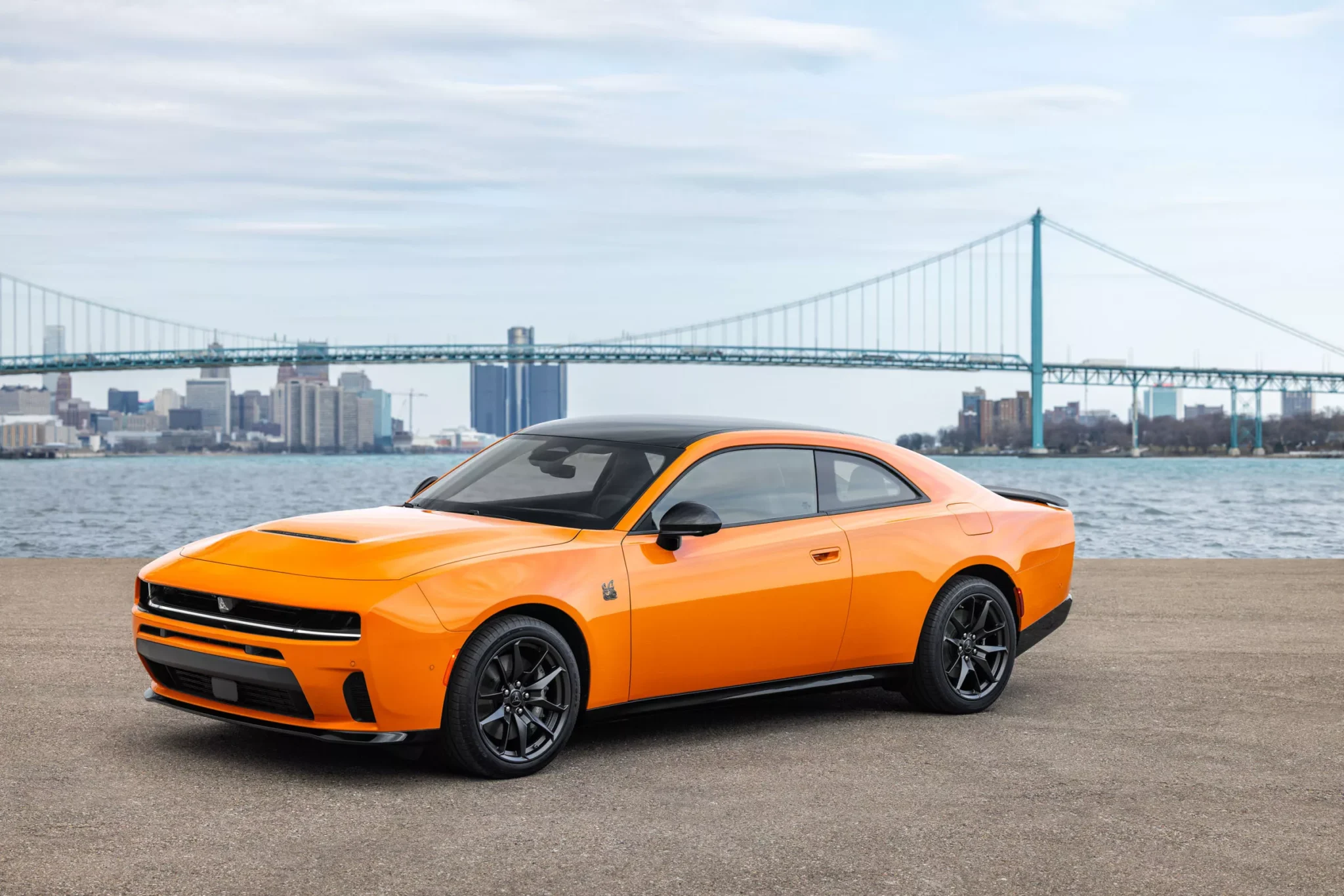 Dodge Charger Sixpack 2025 нового поколения: теперь и бензиновые версии. R/T и Scat Pack. Фото, цены и характеристики