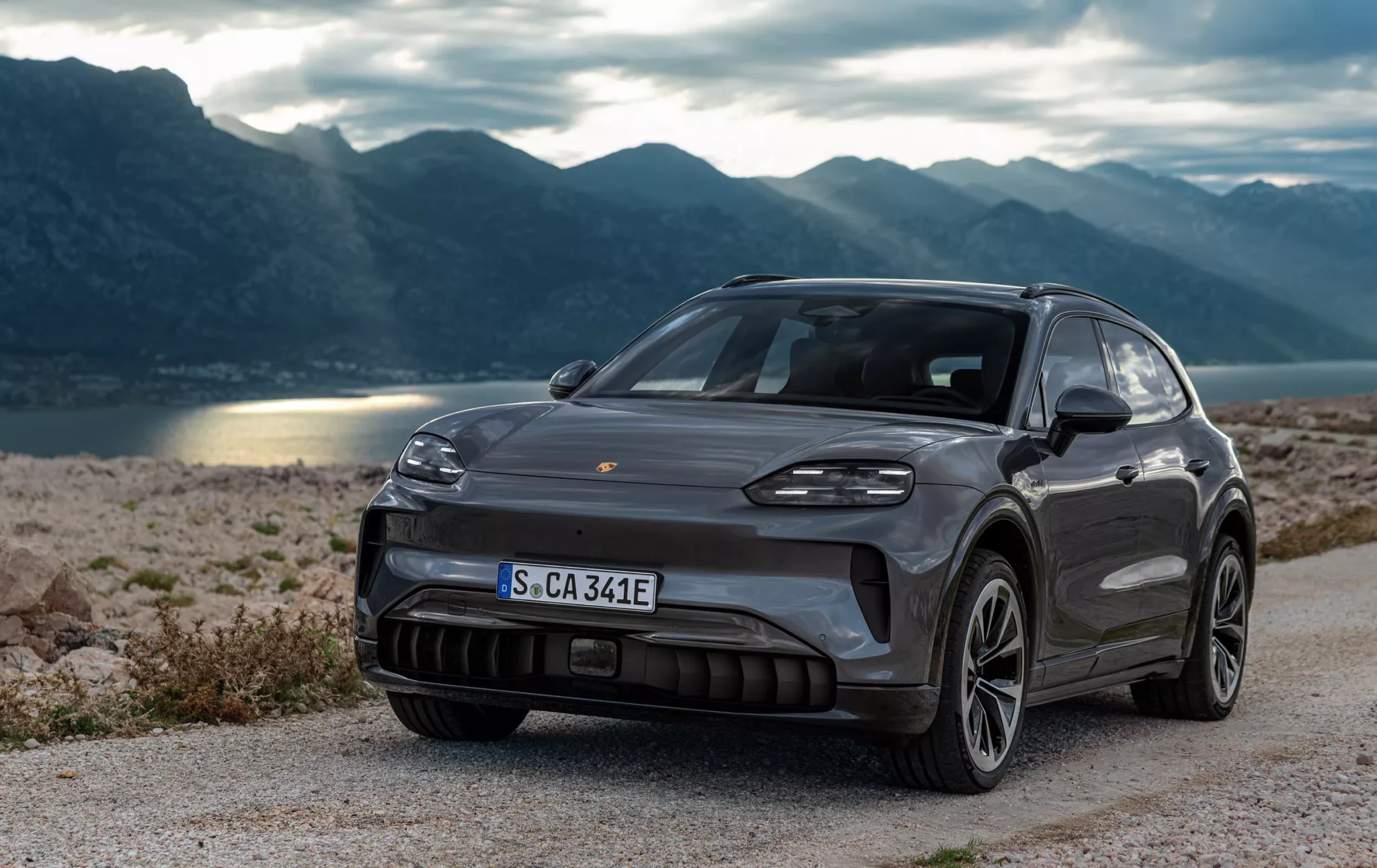 Porsche Cayenne Electric 2026: мировая премьера полностью электрического «Кайена».  1156 л.с и 2,5 секунды до «ста». Electric Turbo