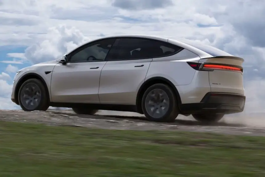 Tesla Model Y L: в Китае официально представлена удлиненная версия с шестиместным салоном. Цены, фото и характеристики