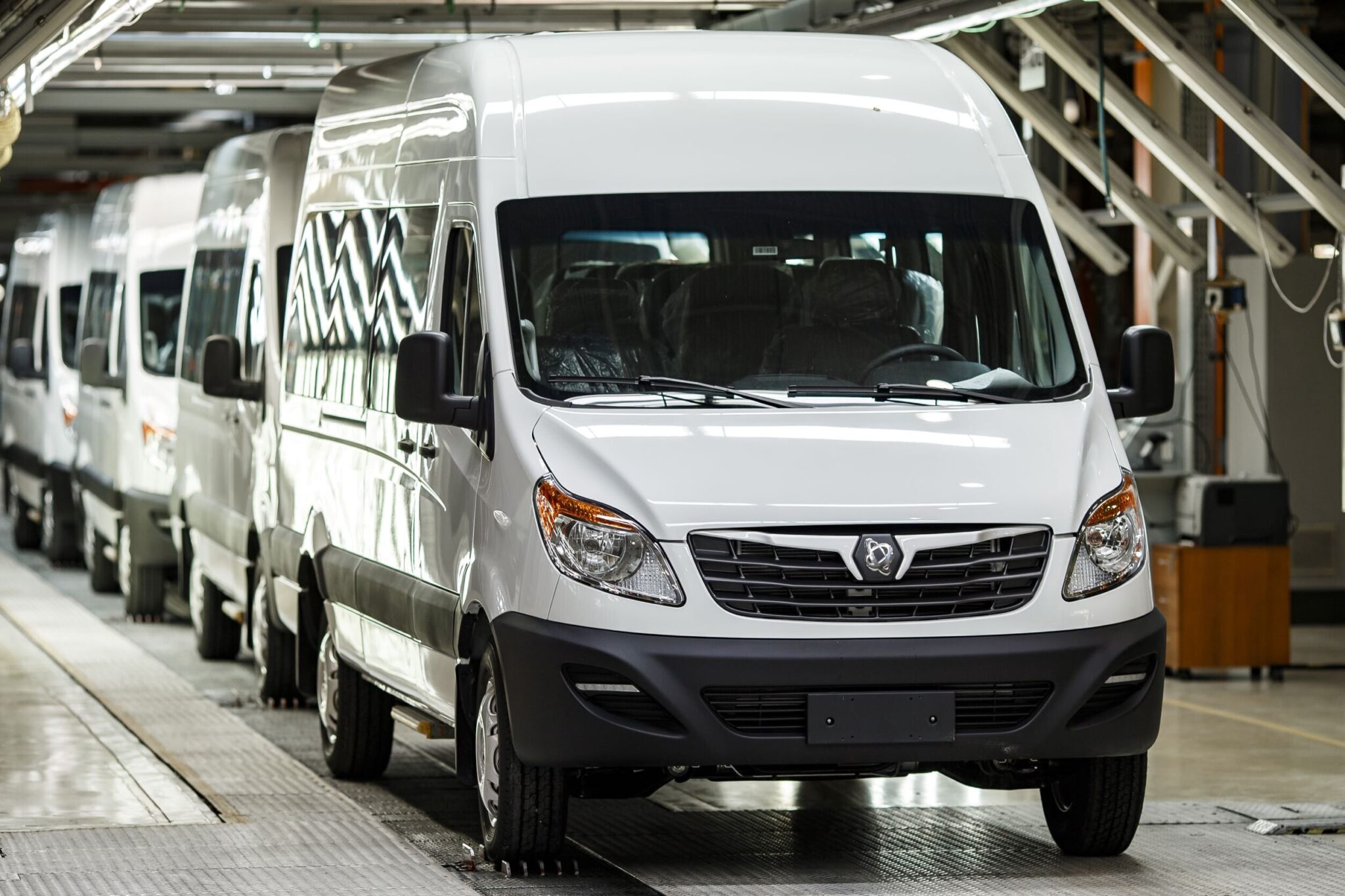 Sollers Atlant 2024: цены и комплектации (официальный прайс-лист). Цельнометаллический фургон, промтоварный фургон, рефрижератор, грузопассажирский фургон и автобус