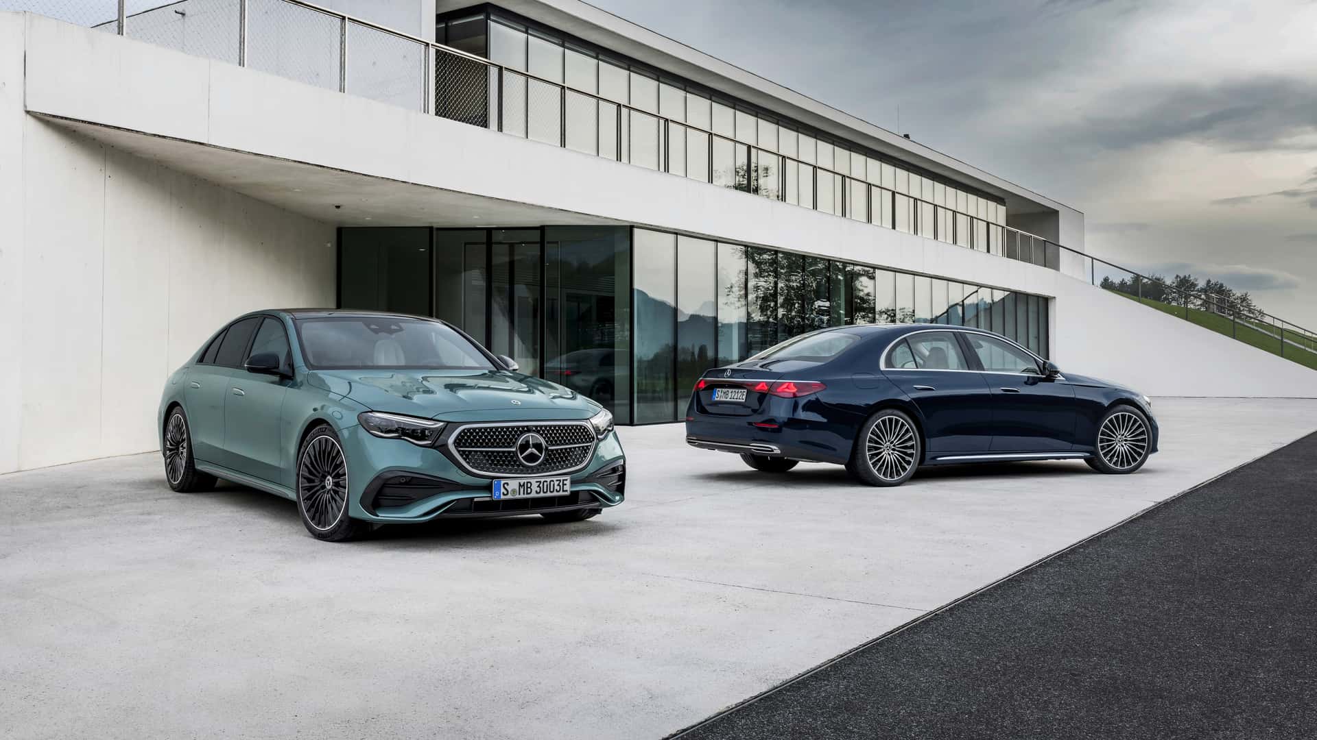 Mercedes-Benz E-Class 2023: представлено новое поколение в кузове W214