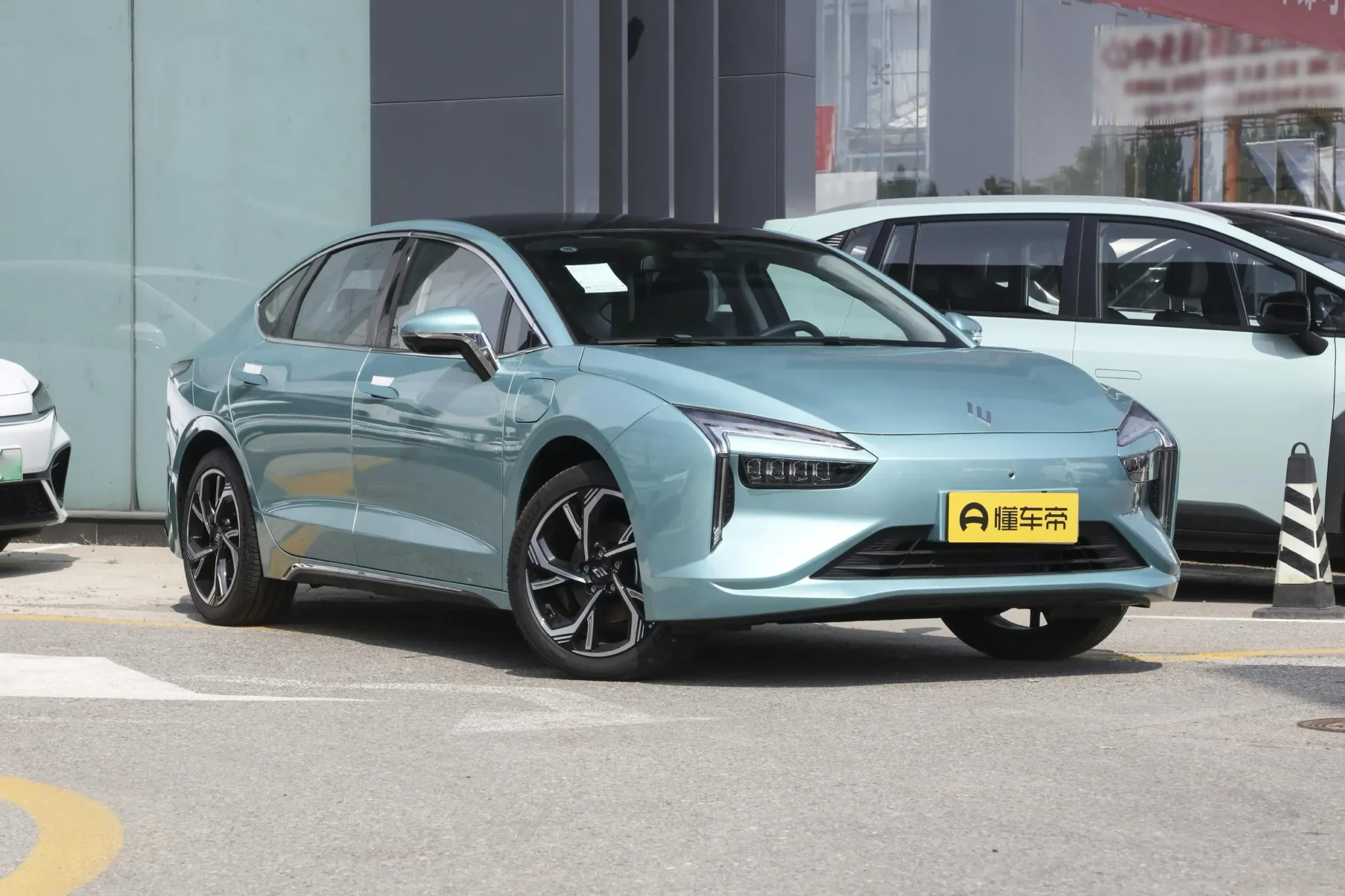 АМБЕРАВТО А5 2024: электромобиль от нового российского бренда созданного “Автотором”. Донором оказался седан JMEV Yi от JMC и Renault