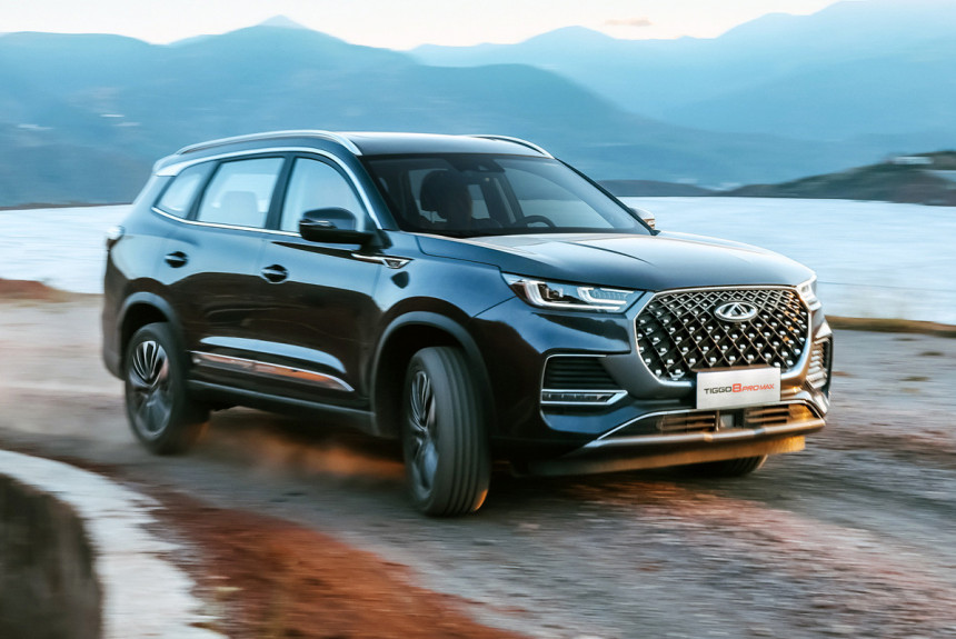 Chery Tiggo 8 Pro MAX 2024 получил переднеприводную версию и стал сразу дешевле на 700 000 рублей! Публикуем обновленные цены и комплектации