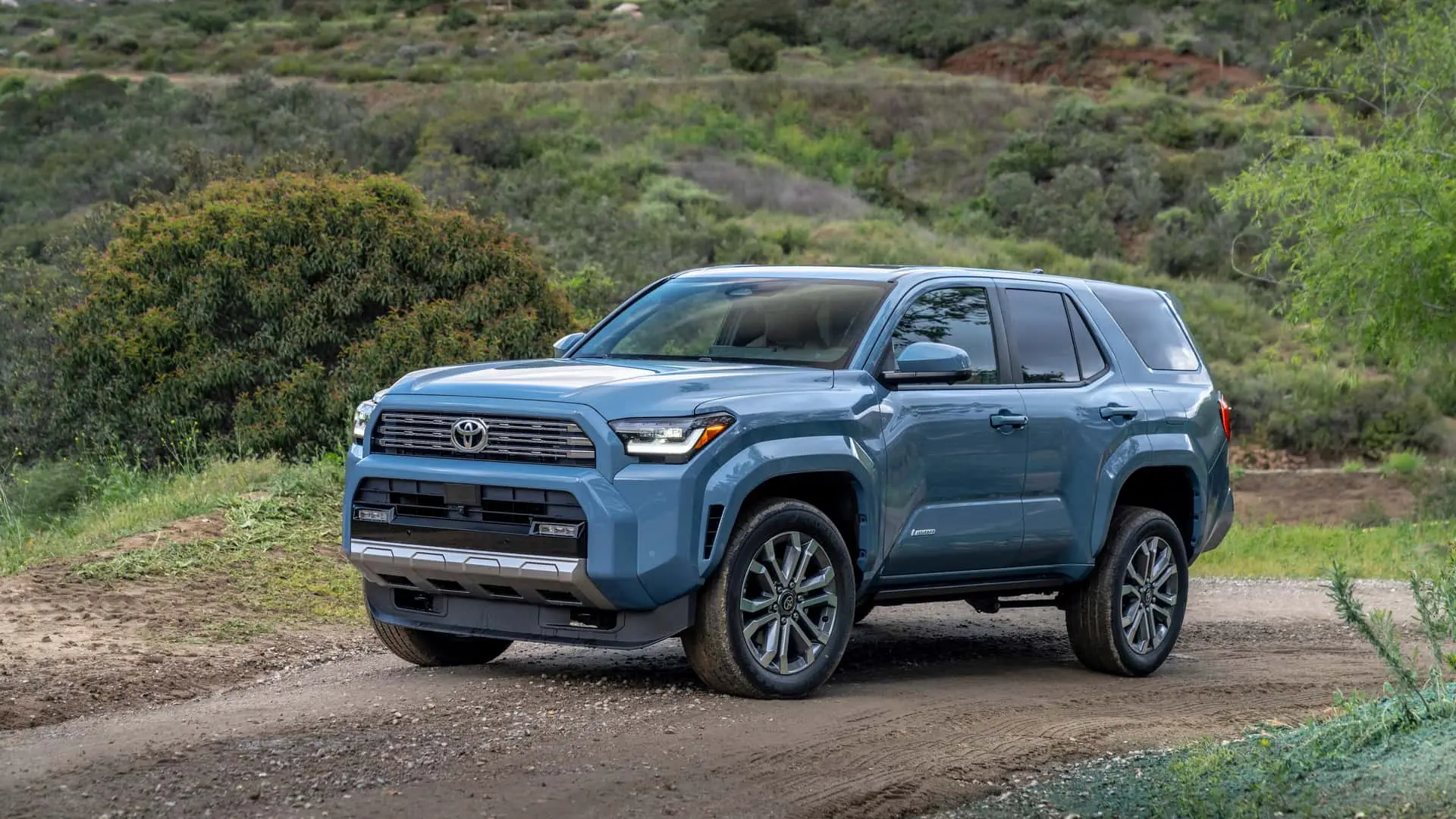Toyota 4Runner 2024 нового поколения представлен спустя 15 лет: олдскульный внедорожник с современными технологиями