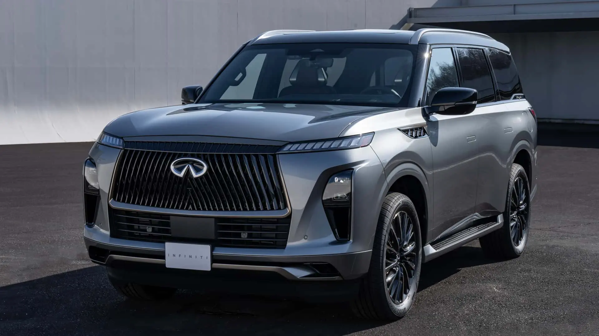 Infiniti QX80 2024: новое поколение флагманского внедорожника представлено спустя 14 лет. Все подробности и цены
