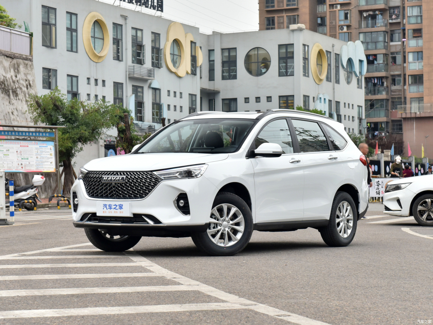 Haval M6 Plus 2023: среднеразмерный бюджетный кроссовер который скоро может появиться в России