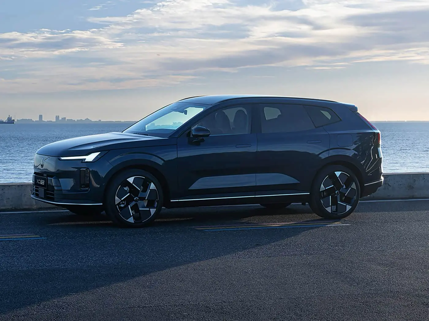 Volvo XC70 2025: теперь это гибридный кроссовер ориентированный на рынок Китая. Фото, характеристики и предварительные цены