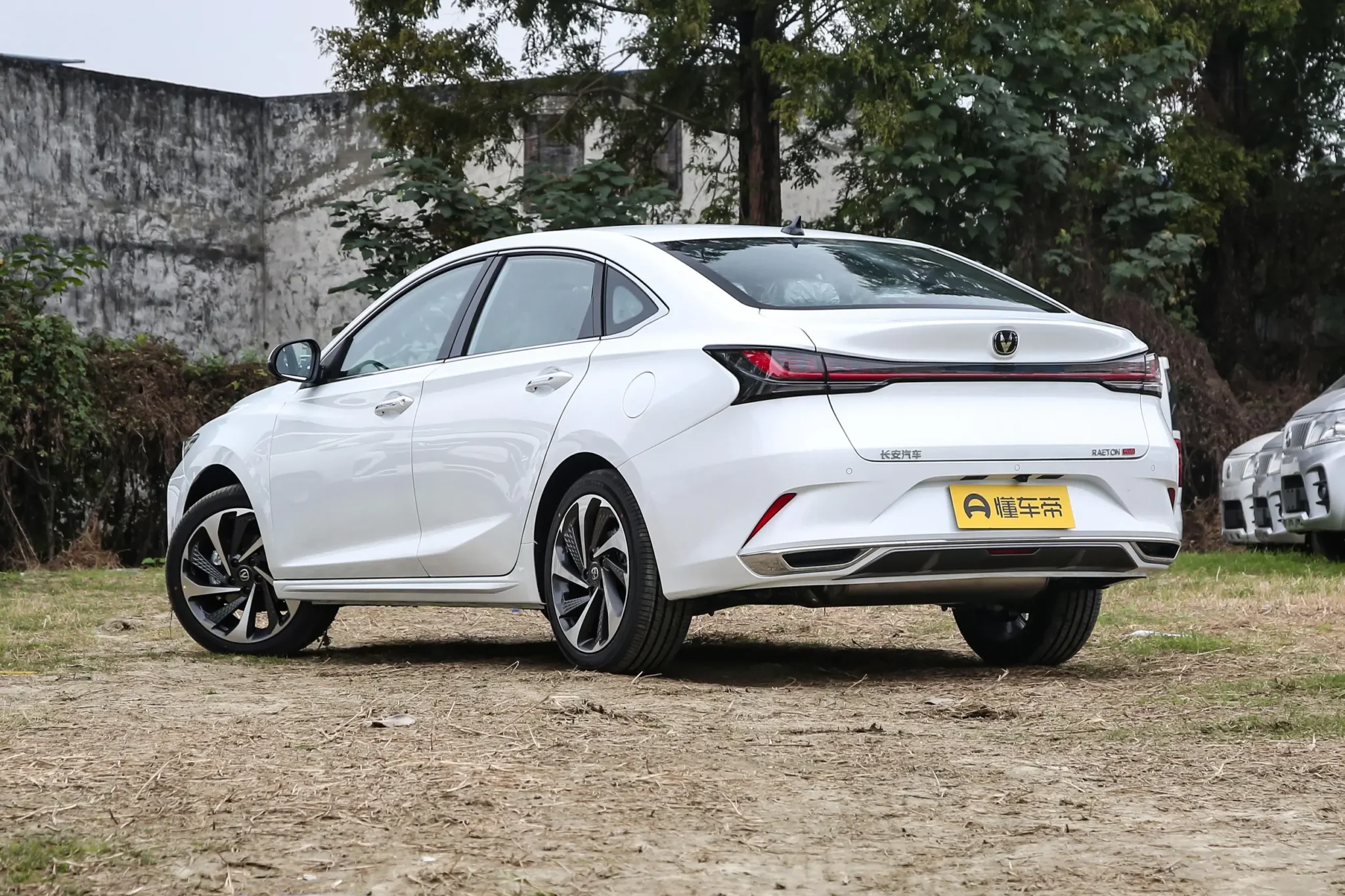 VOLGA C40 2024: официальная премьера возрожденного седана Волга, который оказался китайским Changan Raeton Plus. Цены, фото и характеристики