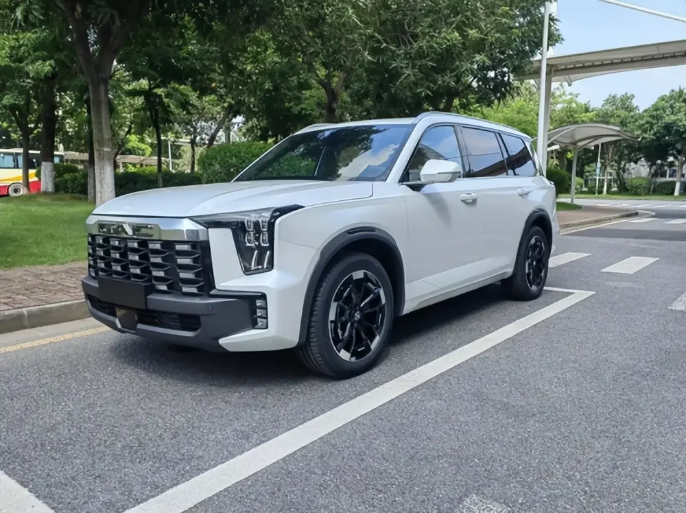 GAC GS8 GX Traveller 2025: новая “внедорожная” версия выходит на российский рынок. Фото, предварительные цены и все подробности
