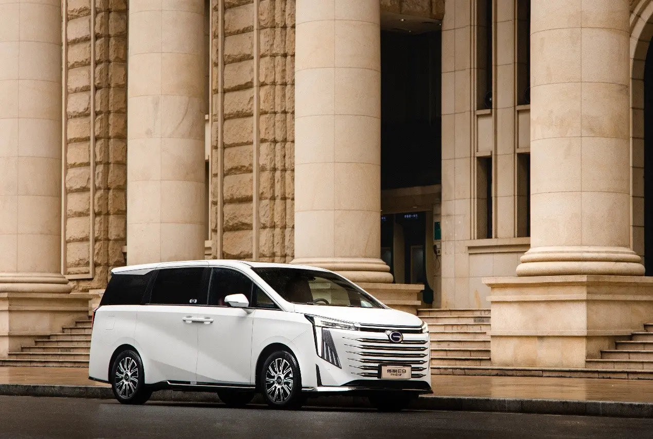 Линейка гибридных минивэнов GAC E9 и GAC E8 2024: подробности, фото и характеристики