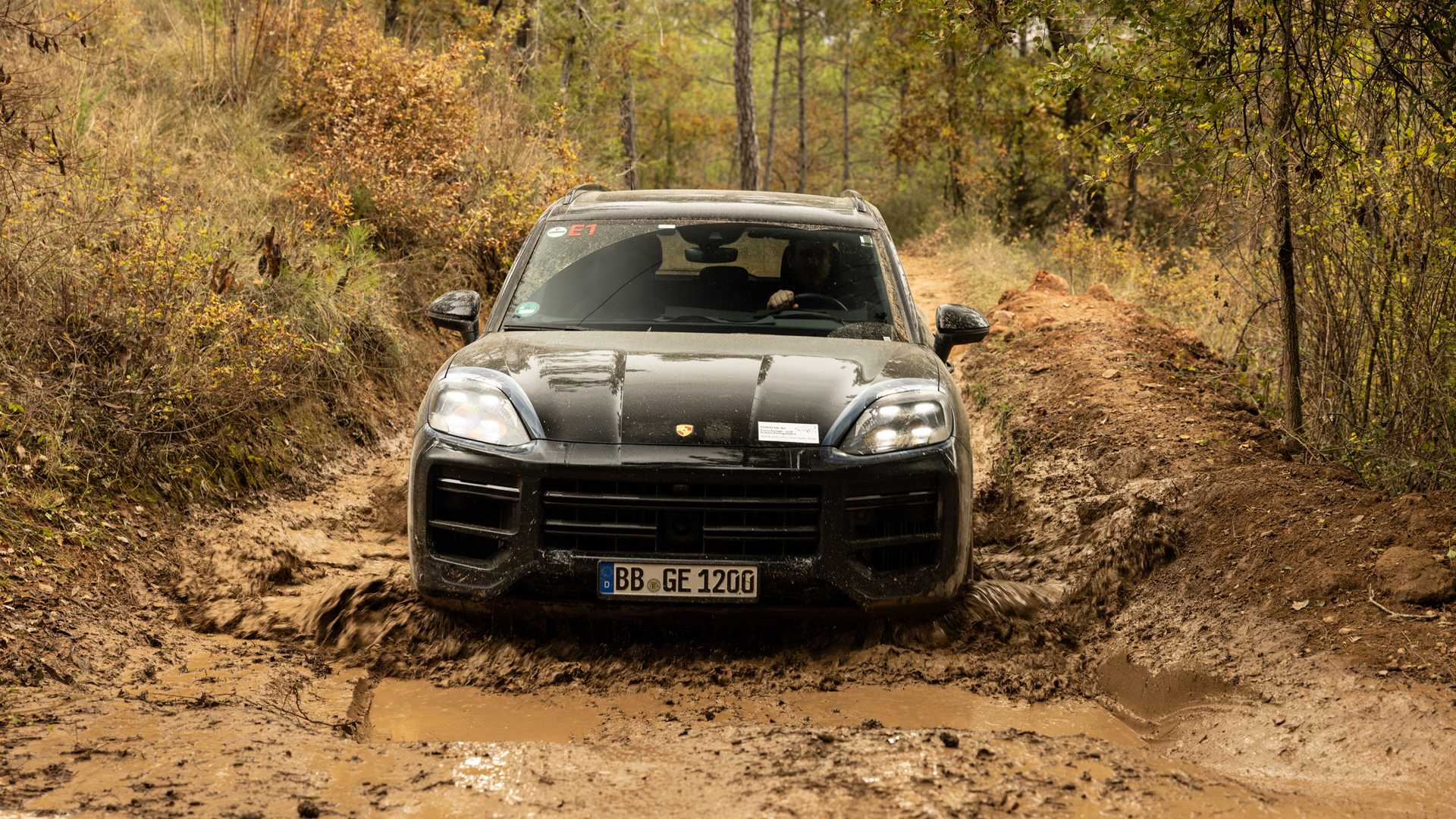 Porsche Cayenne 2023: премьера рестайлинга в этом месяце, раскрыт интерьер