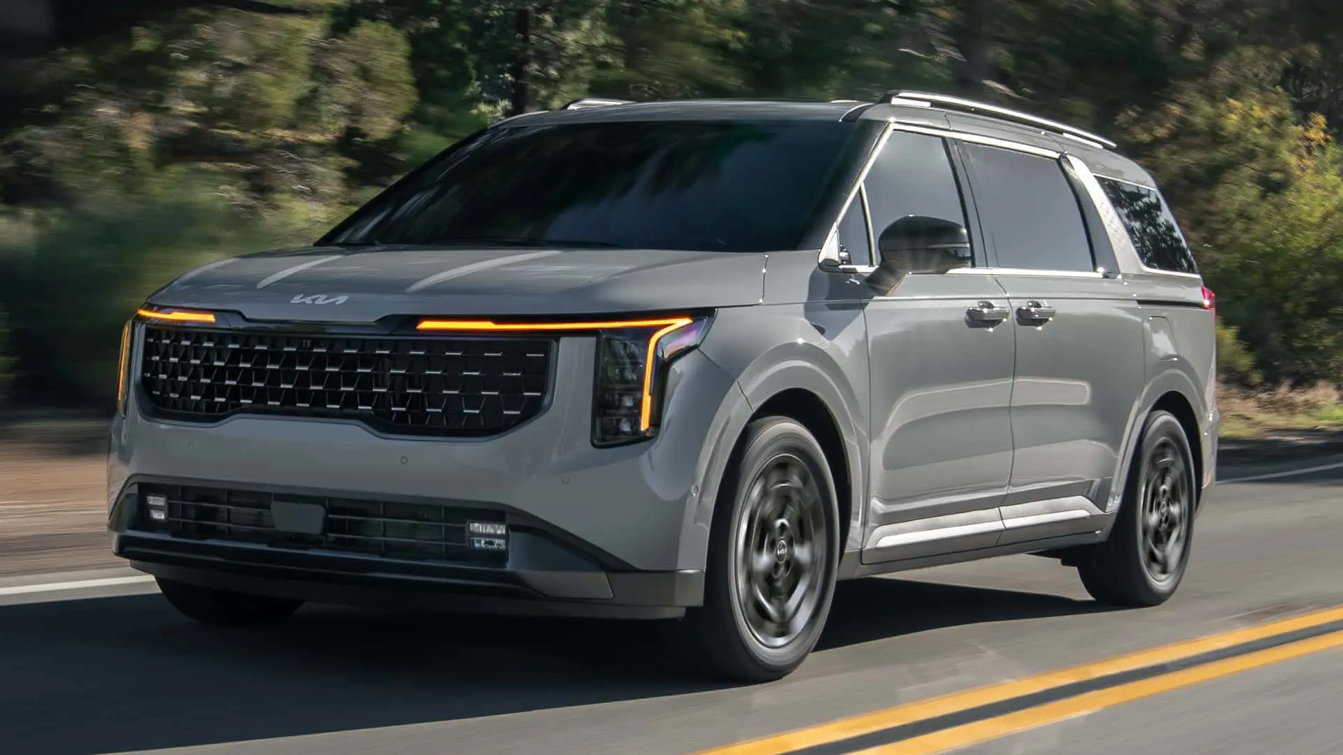 Kia Carnival 2025: глубокий рестайлинг минивэна