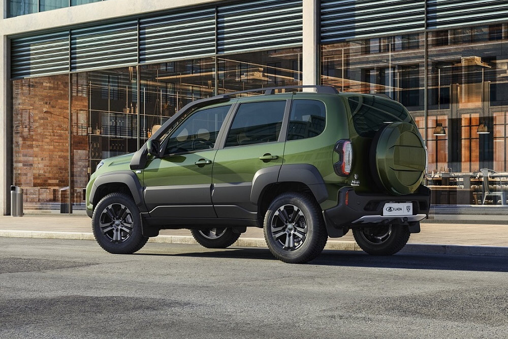 Lada Niva Travel KHL 2023: хоккейная спецверсия с Off Road пакетом