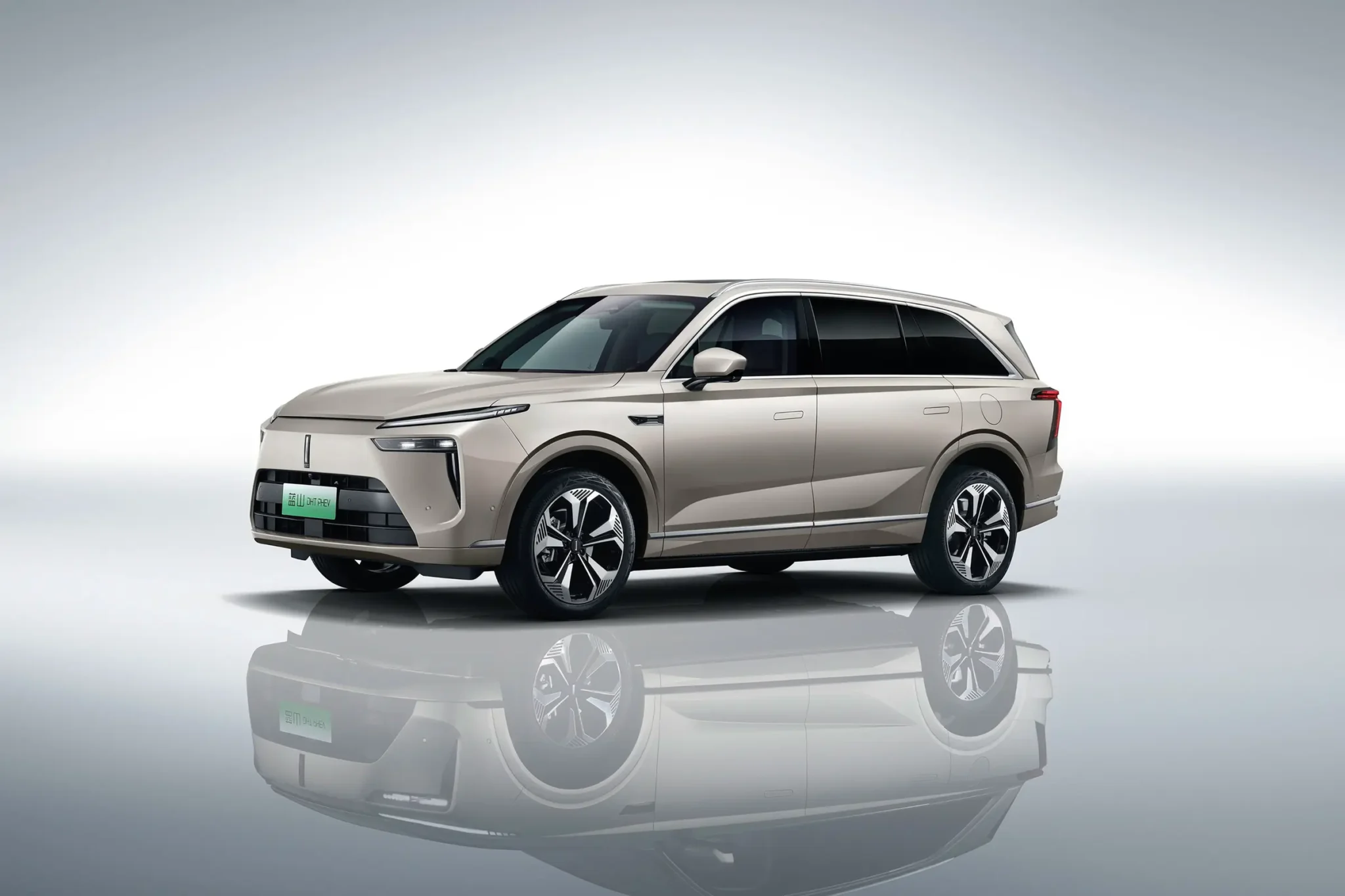 WEY 07 2024: в России скоро появится большой гибридный кроссовер. Цены и подробности (конкурент LiXiang Li Auto L9)