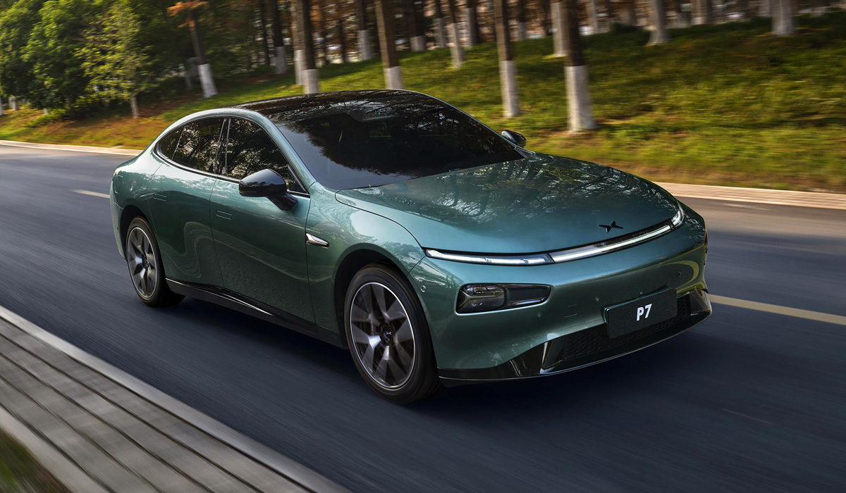 Xpeng P7i 2023: обновленный электроседан (главный конкурент Tesla Model 3)