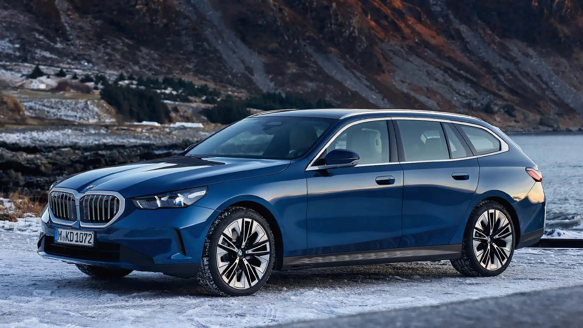 Универсал BMW 5-серии Touring (G61) 2024 дебютировал со всеми видами агрегатов