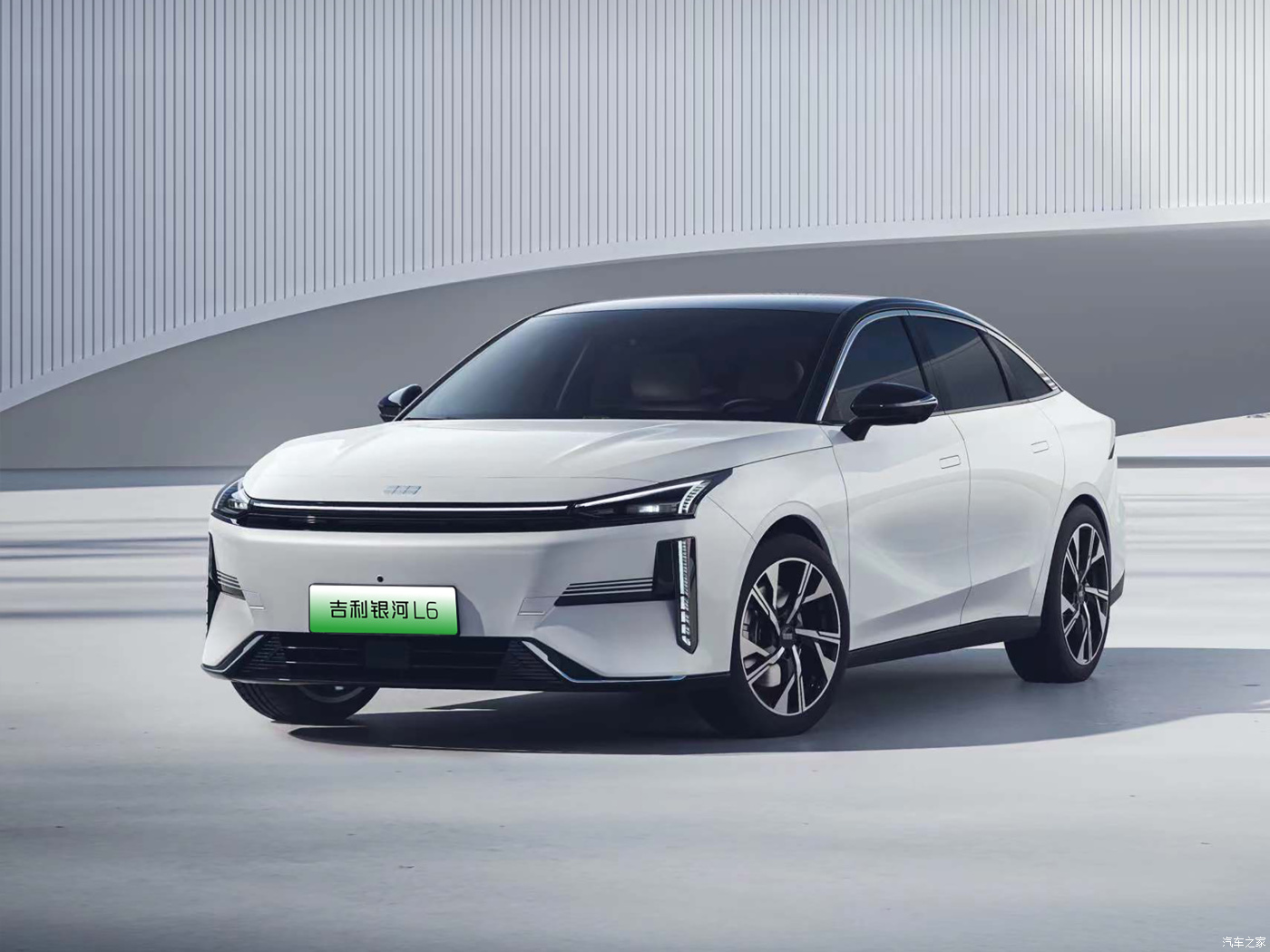Geely Galaxy L6 2023: гибридный седан новой линейки. Официальные фото и подробности