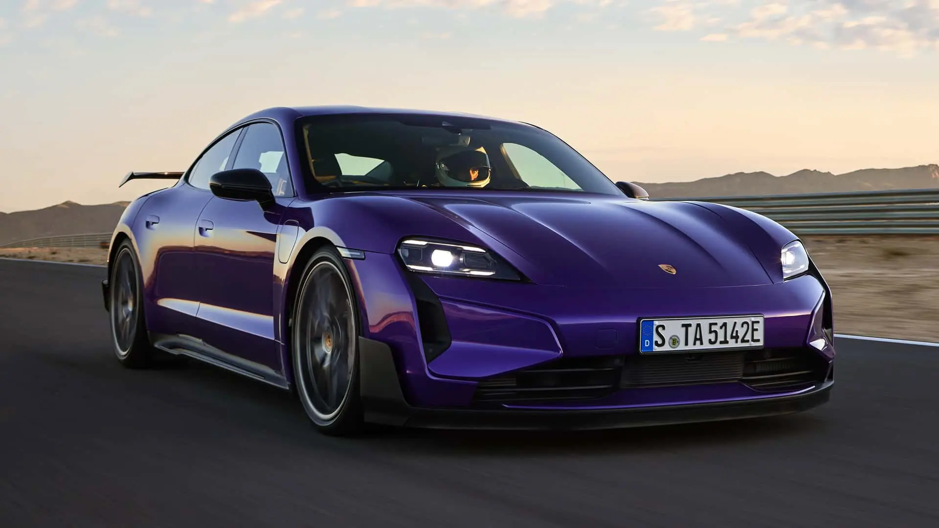 Porsche Taycan Turbo GT 2024: самая экстремальная версия в гамме