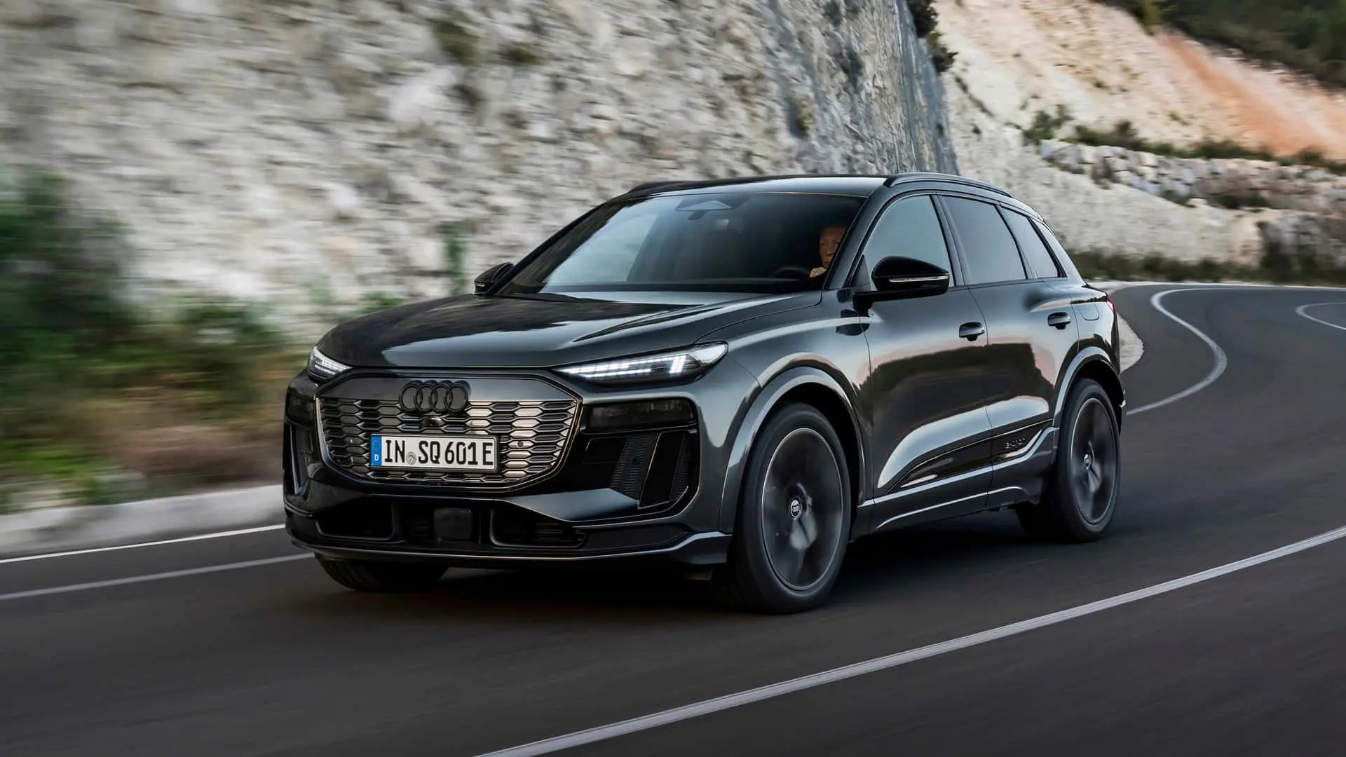 Audi Q6 E-Tron 2024: новый электрический кроссовер представлен как аналог бензинового Q5