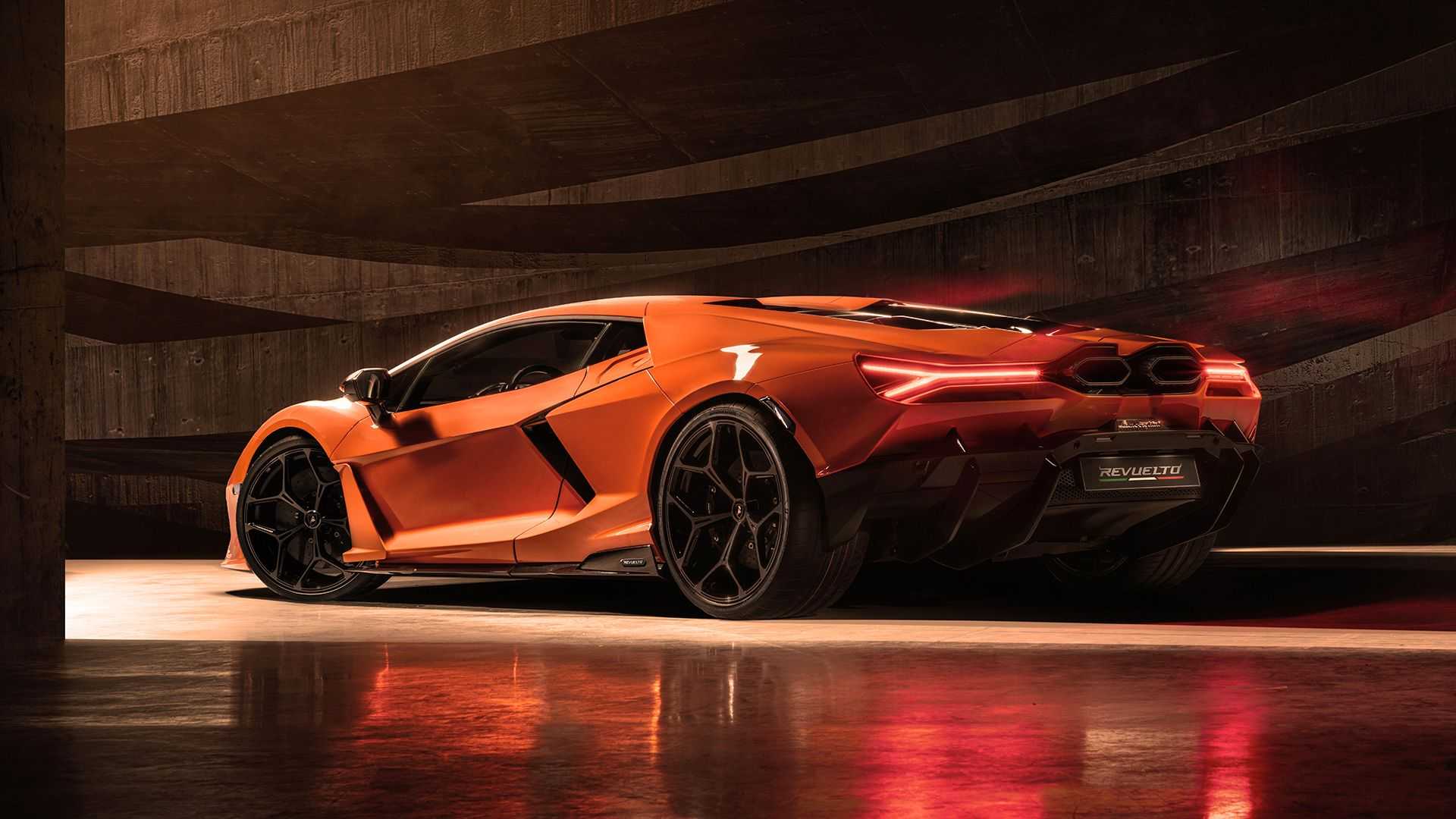 Lamborghini Revuelto 2023