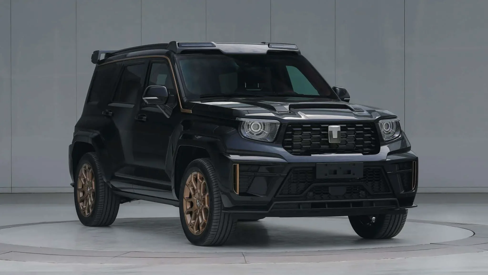 Tank 700 2024: флагман рамный внедорожник поступил в продажу в гибридной версии Hi4-T. Его ждут в России. Цены и комплектации