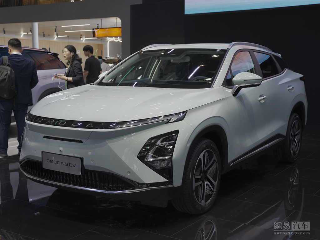 Omoda C5 EV 2023: представлена электрическая модификация кроссовера, в России ожидается до конца года