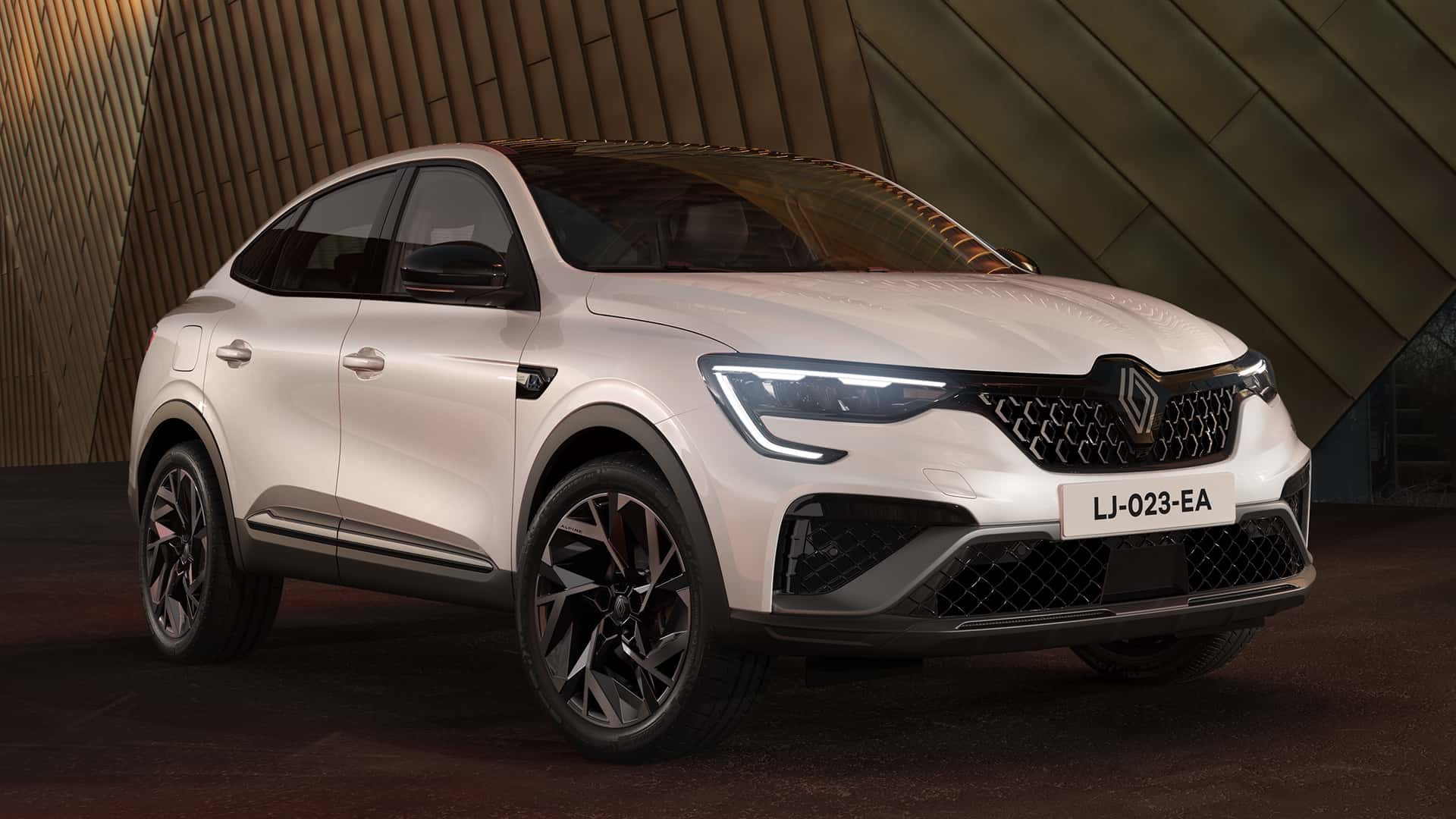 Renault Arkana 2023 (рестайлинг): представлена обновленная версия купеобразного кроссовера