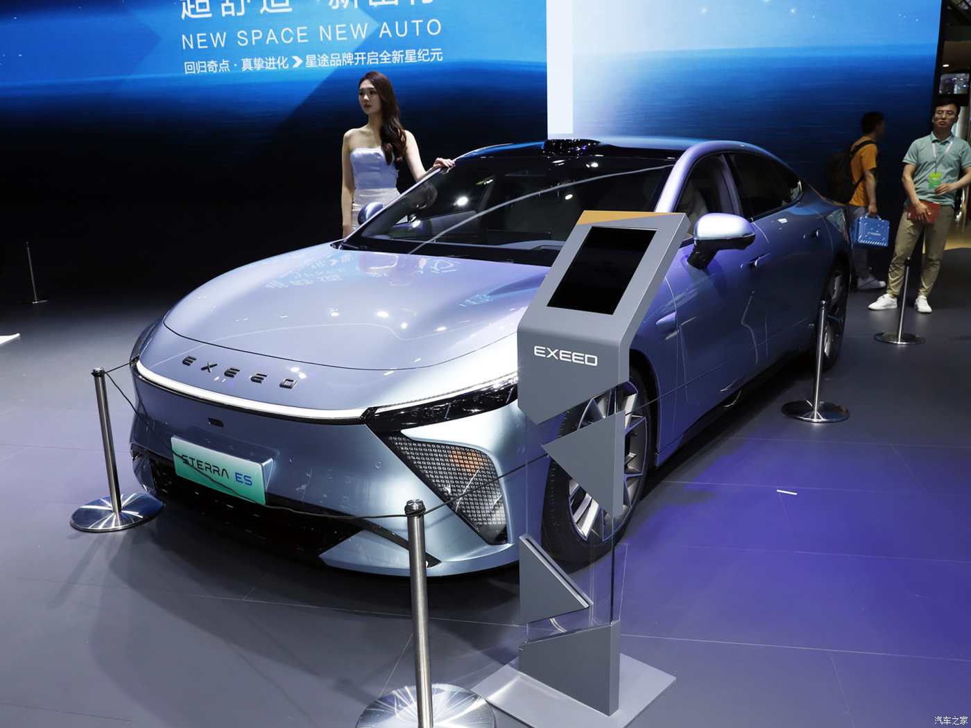 Электромобили Exlantix в России 2024: седан Exlantix ES  и кроссовер Exlantix ET. Старт продаж и модельный ряд нового бренда на рынке