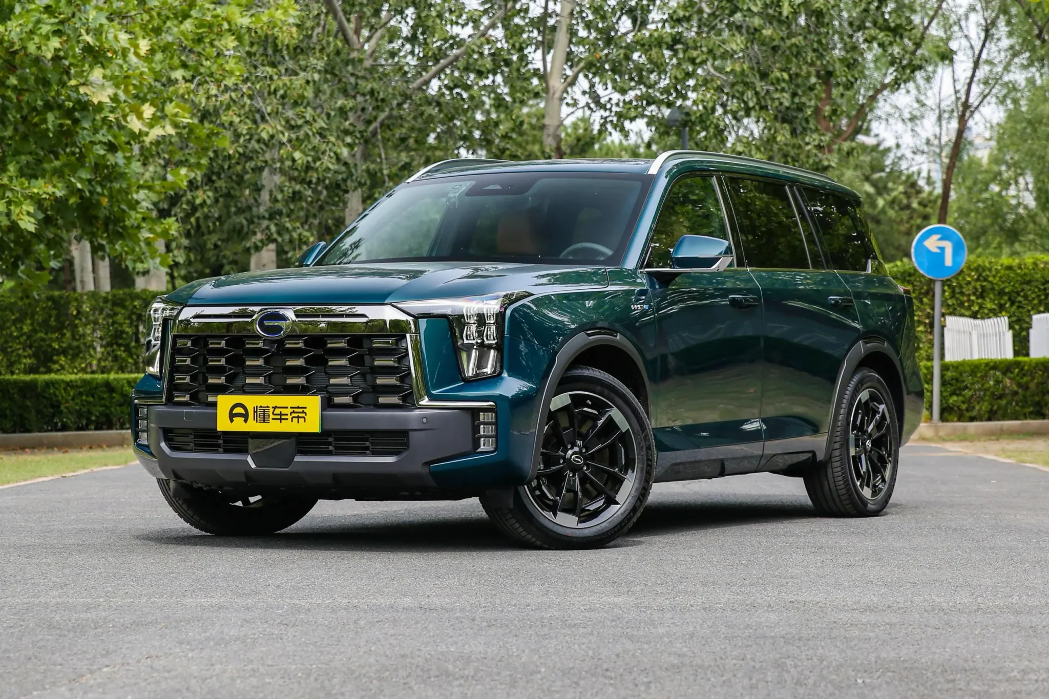 GAC Trumphi ES9 2024: большой гибридный кроссовер с 7-местным салоном