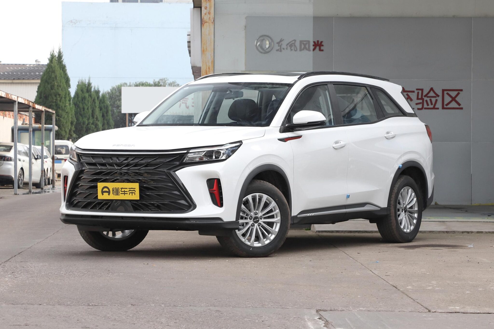 Dongfeng 600 2024: новый 7-местный кроссовер скоро начнет продаваться в России