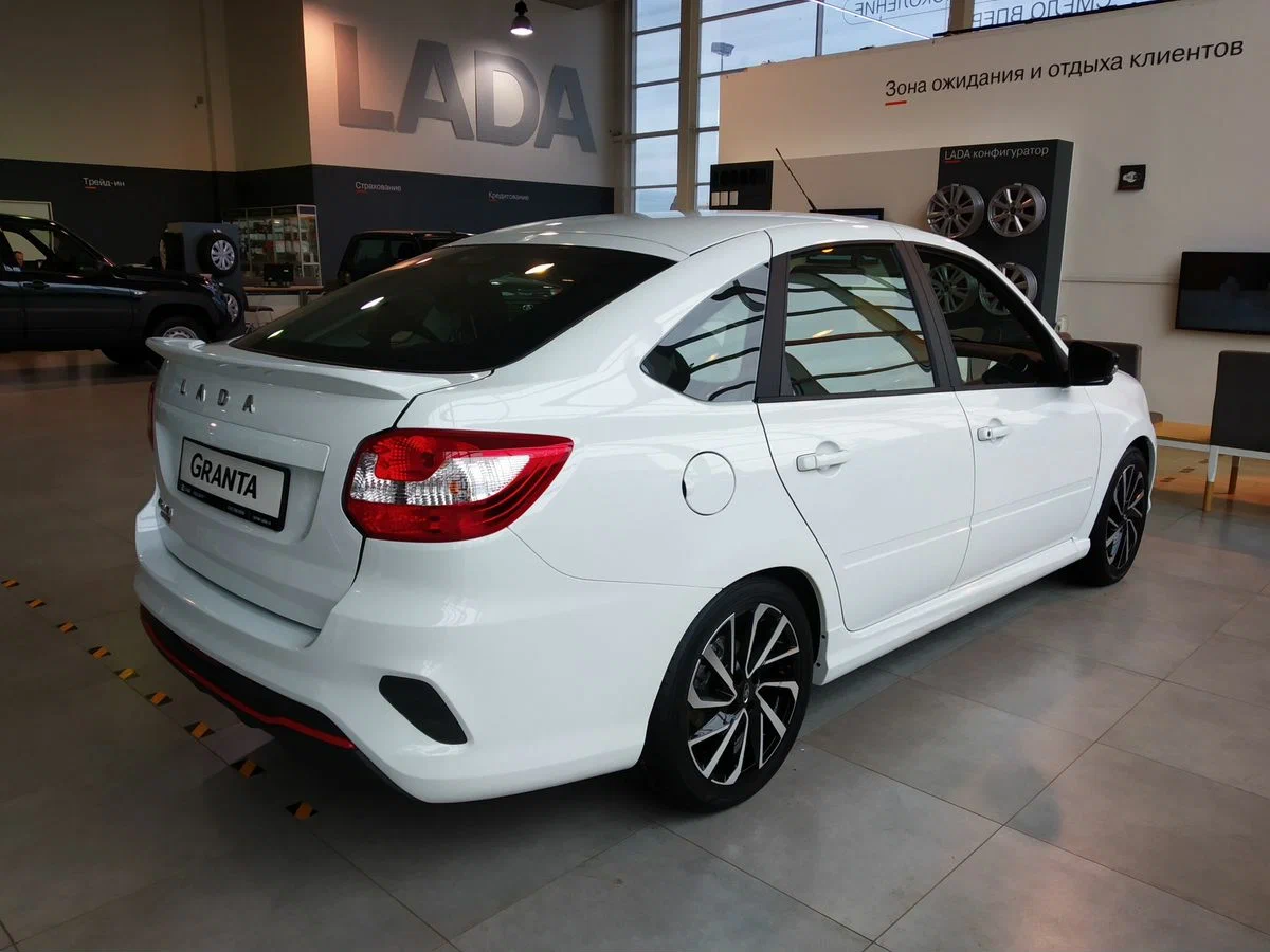 Цены на Ладу Гранту после подорожания (13 мая 2024 года): седан, лифтбек, универсал Granta Cross, Sportline и Sport. Официальный прайс-лист на все семейство