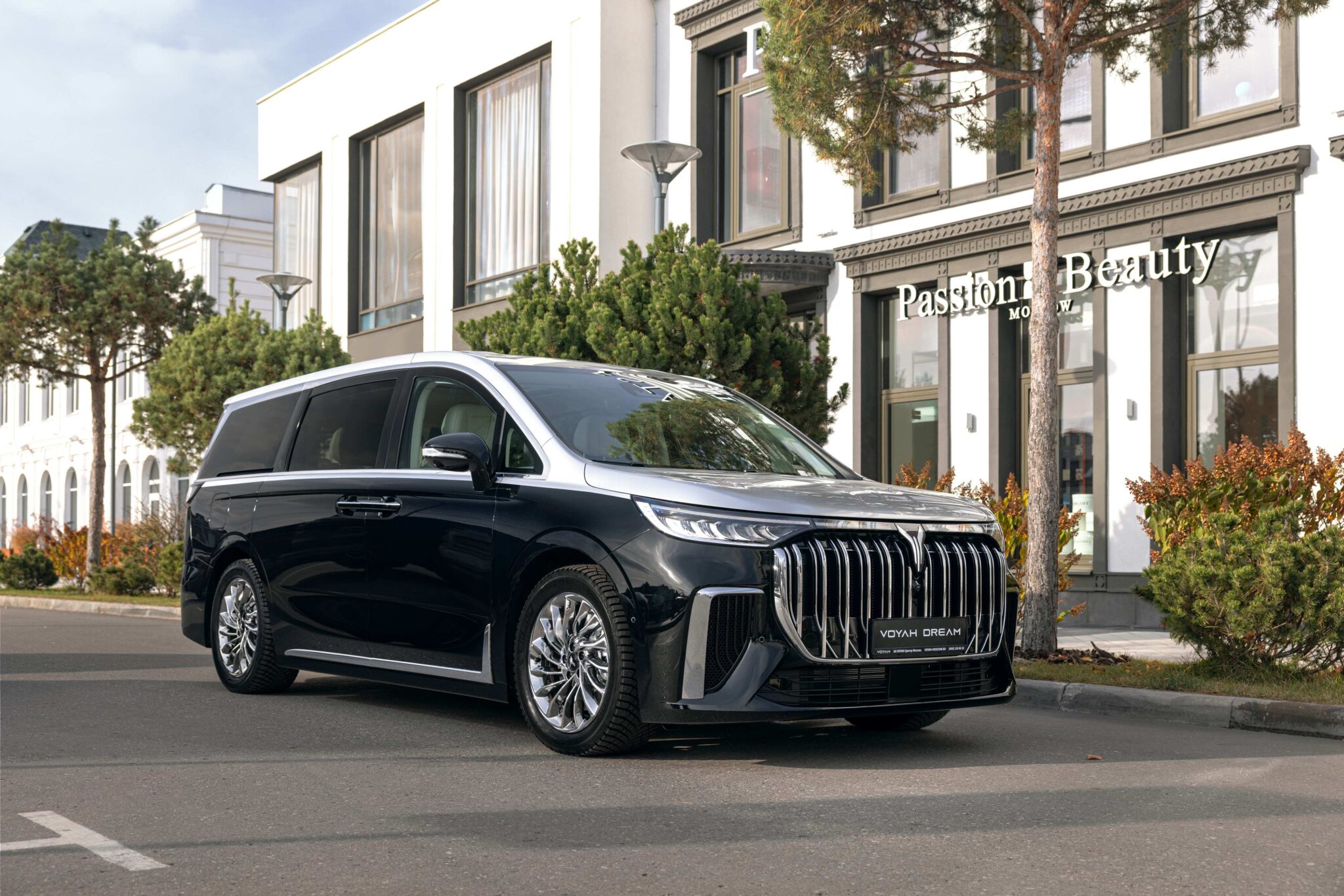 Voyah Dream Long Range PHEV 2024: старт продаж в России новой дальнобойной гибридной версии. Цены, комплектации и характеристики