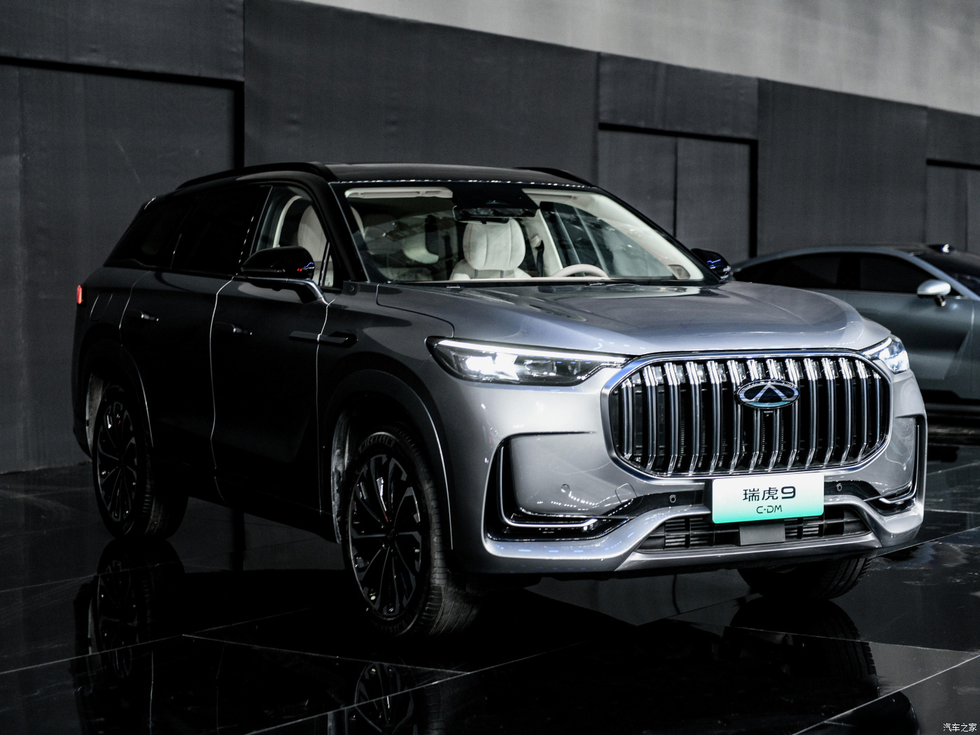 Chery Tiggo 9 C-DM 2023: гибридная версия флагмана