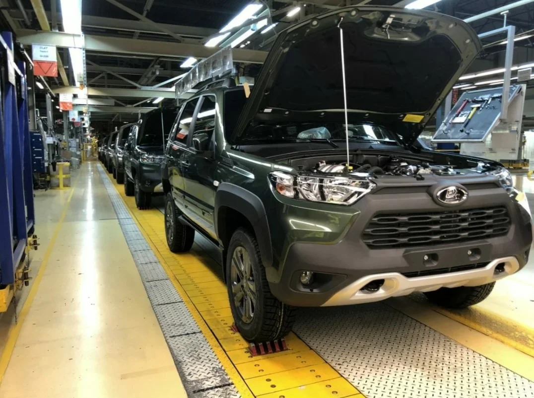 Лада Нива Тревел 2025 с новым двигателем 1.8 (с характеристиками как у дизеля) и изменениями во внешности