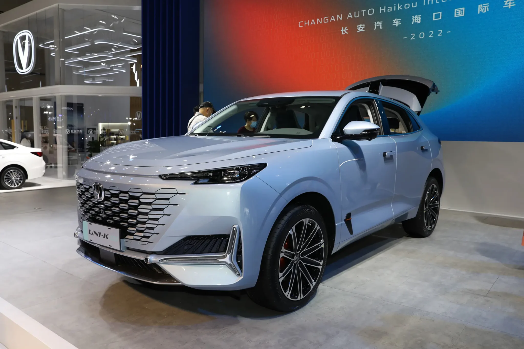 Changan UNI-K iDD 2024: в России начались официальные продажи гибридной модификации. Цены и комплектации