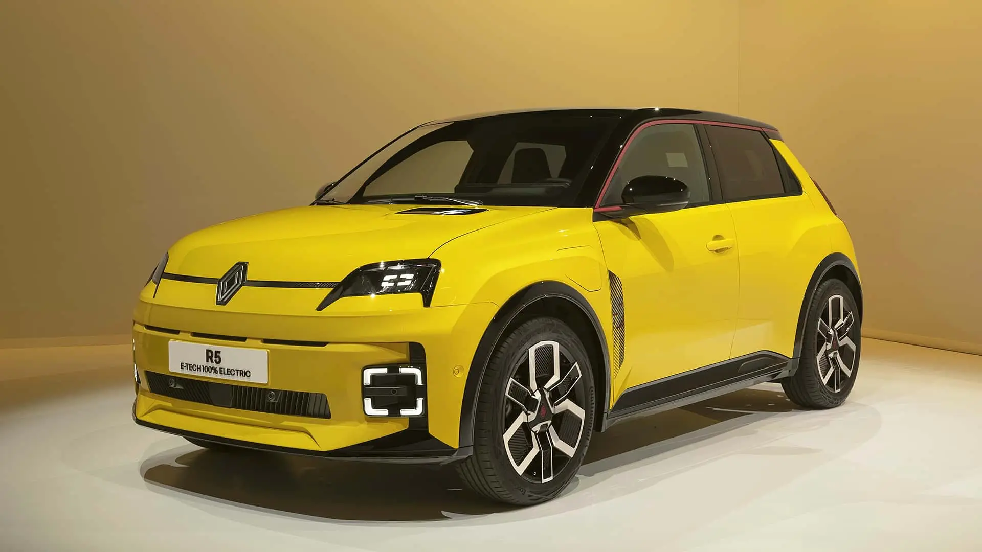 Renault 5 E-Tech 2024: компактный электрокар с ретро-дизайном в стиле спортивного хэтчбека Renault 5 Turbo 80-х гг